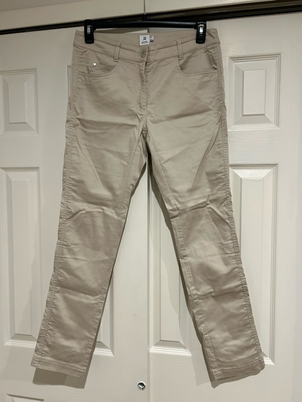 Daily Sport Women’s Golf Tan Chino Pants size large US 10